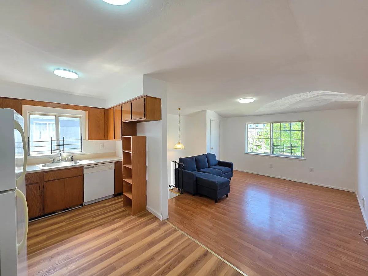 Building Photo - 1046 Rensselaer Ave #2