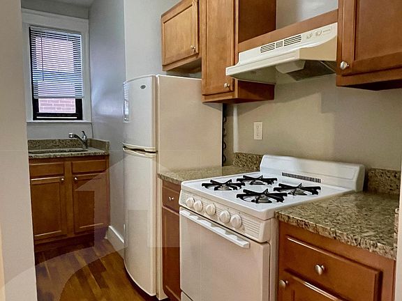 2nd image of 48 John F Kennedy St APT 8
