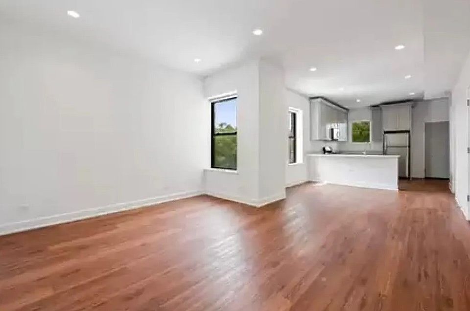 1st image of 6036 N Broadway St #3