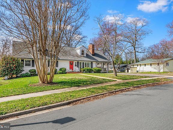 2nd image of 811 Teakwood Dr