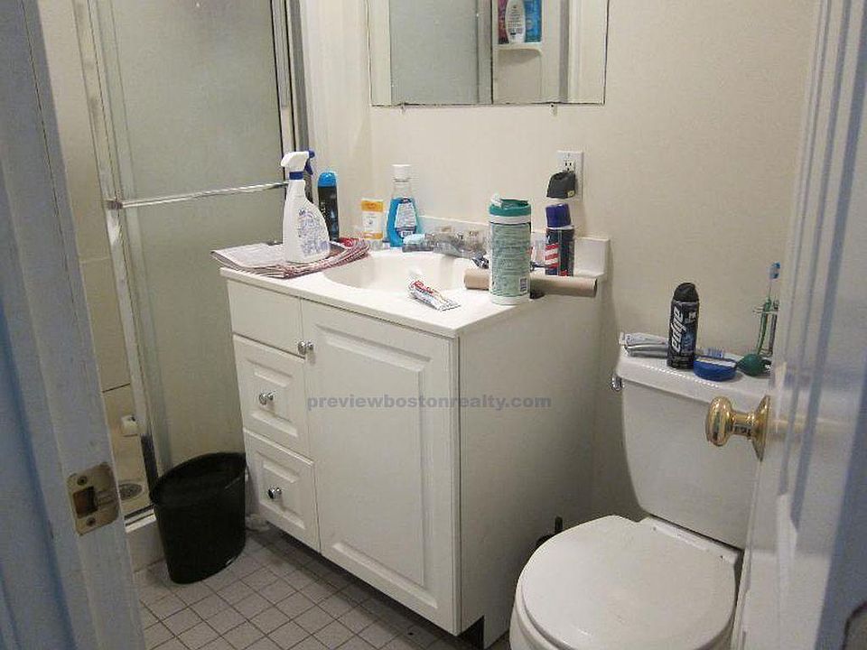 2nd image of 119 Browne St #L1