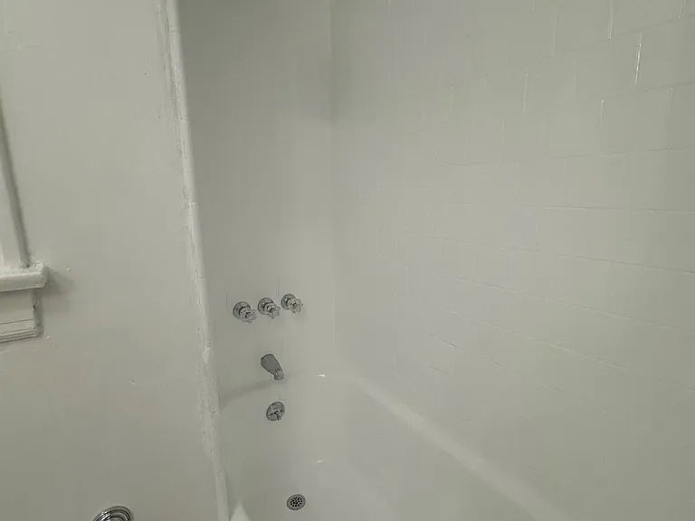 1949 N Vermont Ave #4 — Photo 32