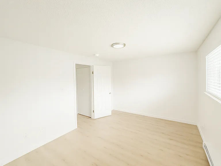Meadowbrook Apartments — Photo 12