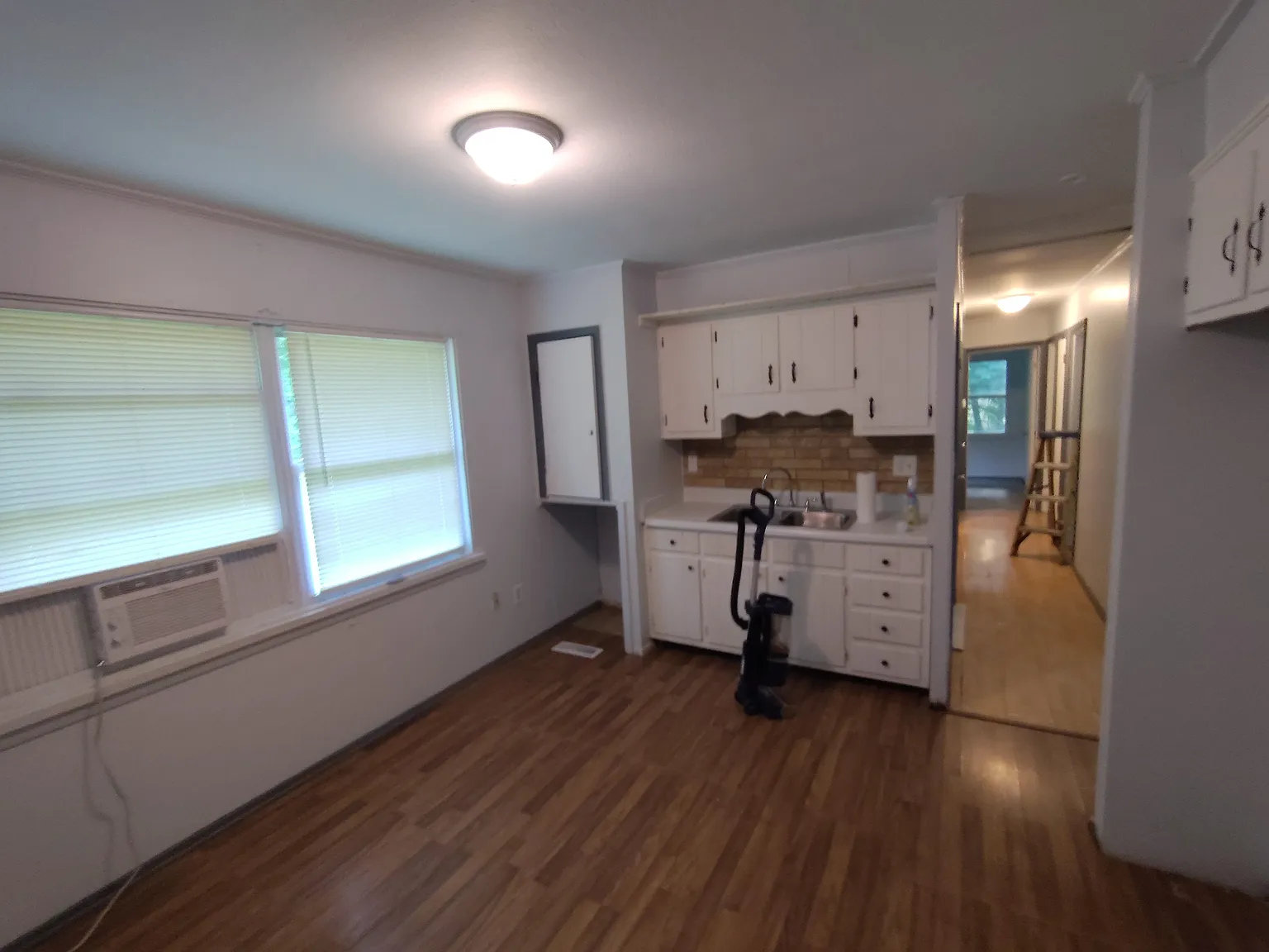 3 bed, 986 sqft, $1,100 — Photo 4
