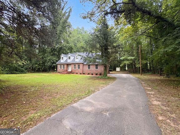 3rd image of 20 Woodland Way