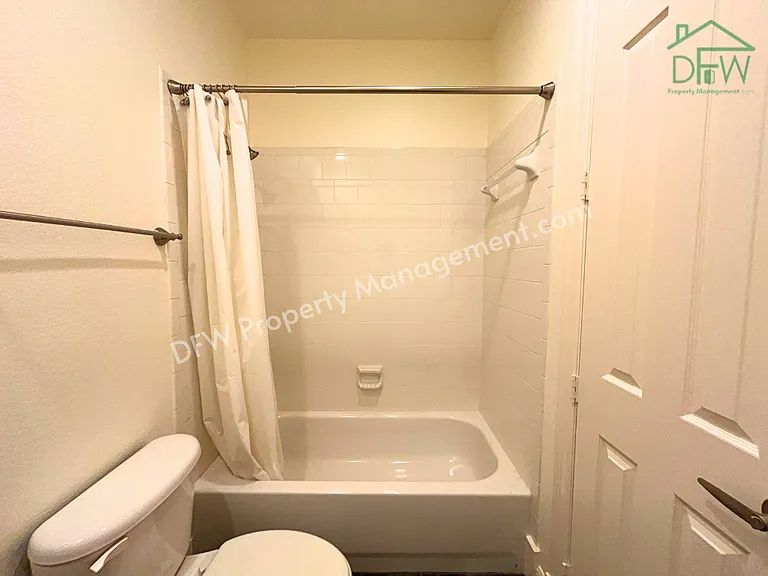 1205 Golden Gate Dr — Photo 33