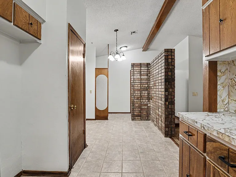 3917 Clendon Way — Photo 8
