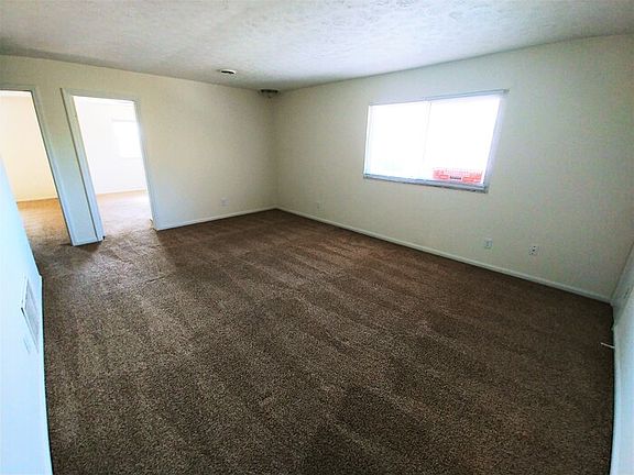5th image of 961 Valley View Dr #2