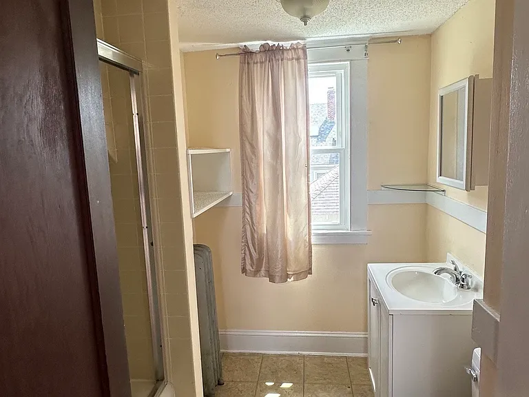 40 Quaker Ln S — Photo 23