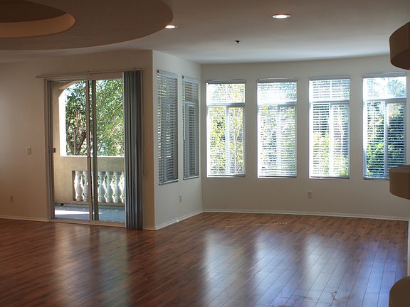 2nd image of 12712 Moorpark St APT 202
