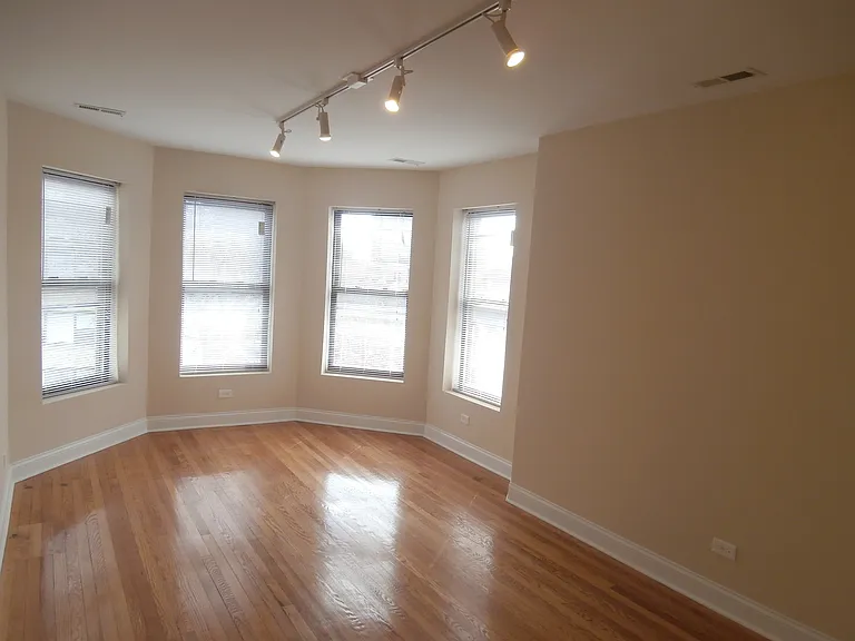 1110-1114 W Balmoral Ave #3 — Photo 2