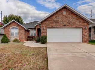 2099 W Melbourne Ct, Springfield, MO 65810
