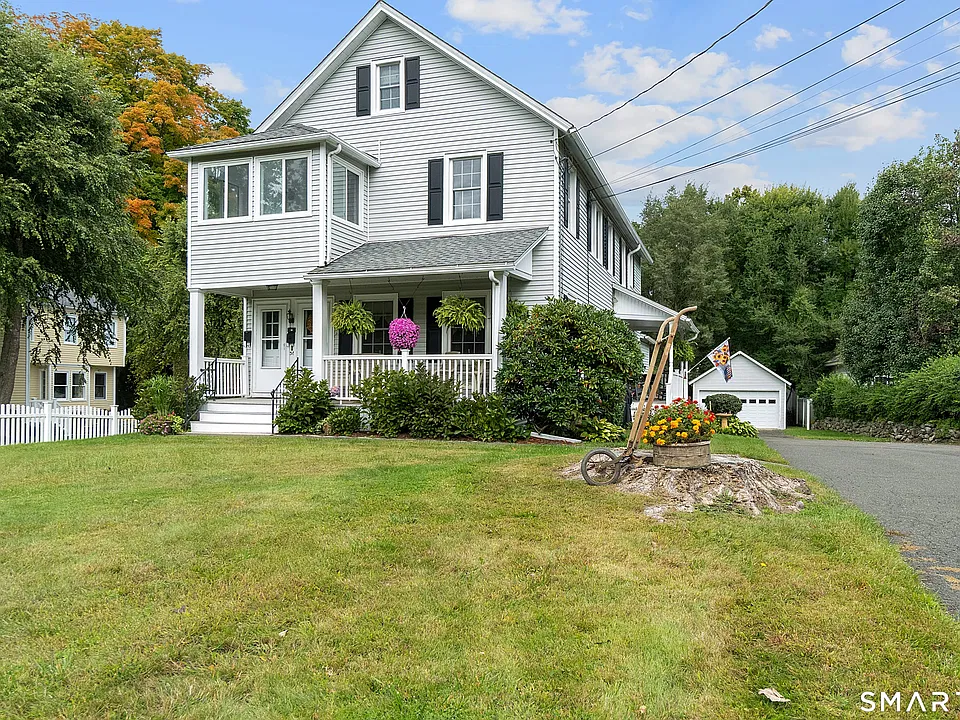 36 Gilbert St #UPPER LEVEL