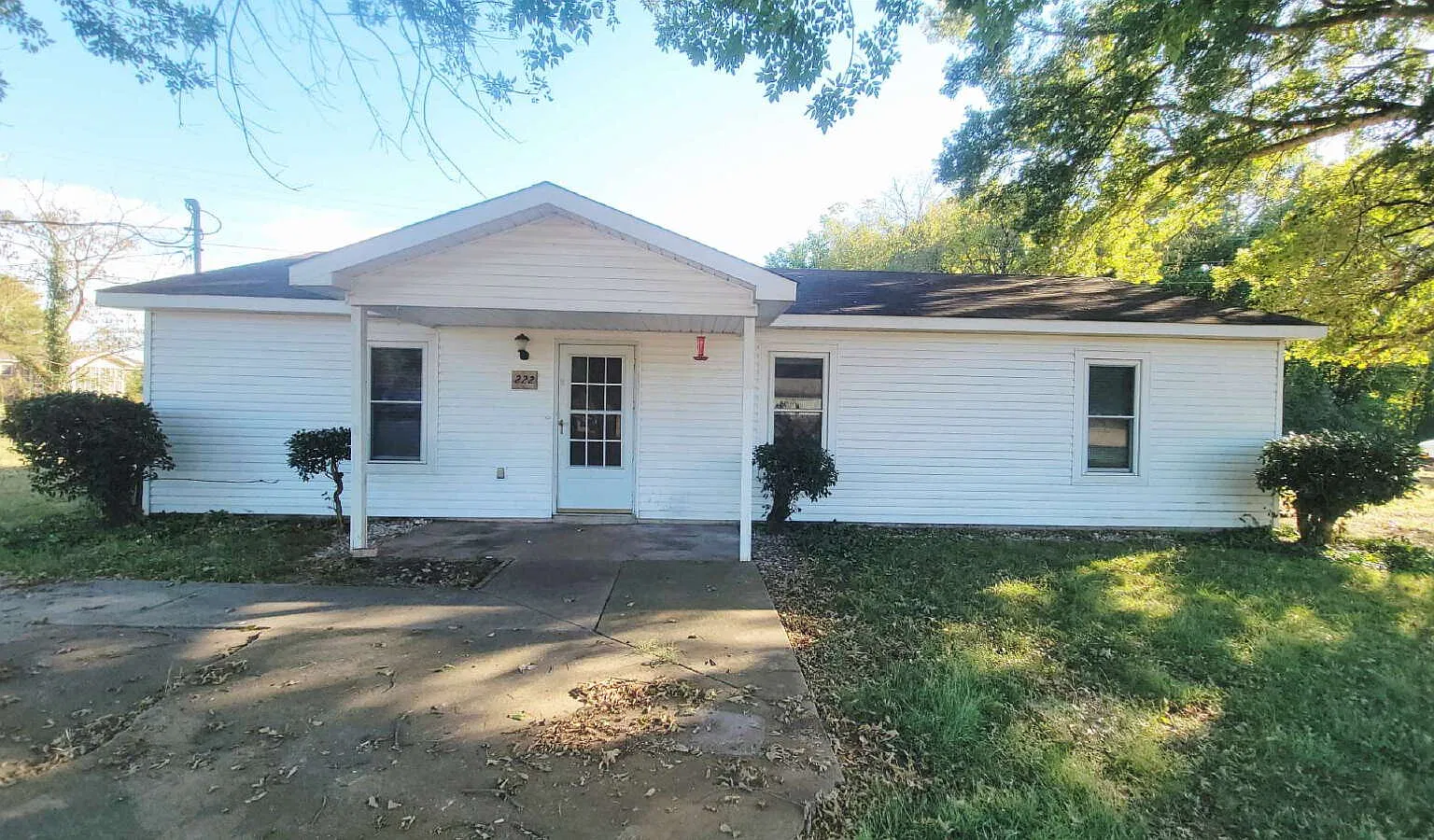 3 bed, 1.5 bath, 1104 sqft, $1,325 — Photo 1