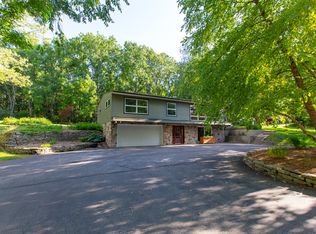 2426 Hillside Dr, Delafield, WI 53018