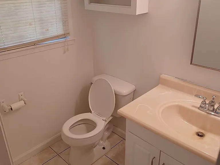 955 Cloverdale Dr — Photo 10