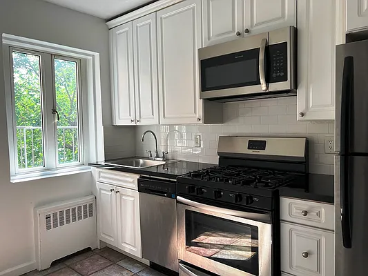 Rented by Prime Realty | media 10