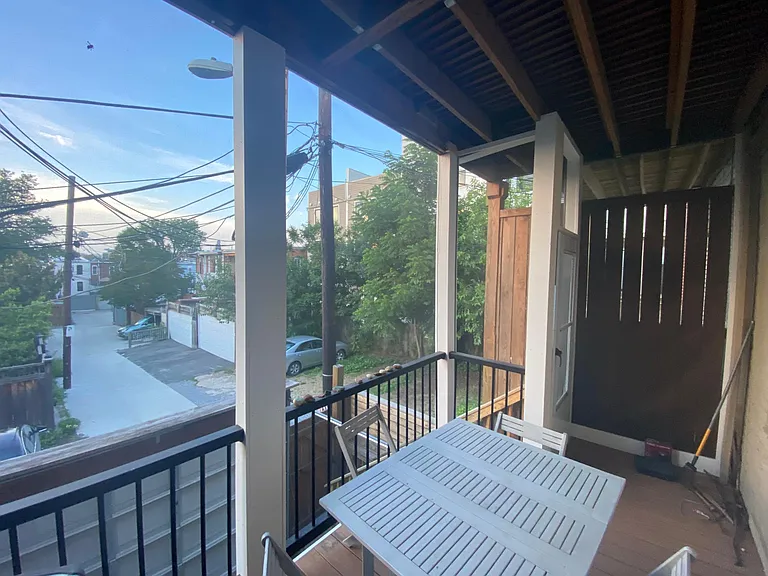 510 E St NE #A — Photo 17