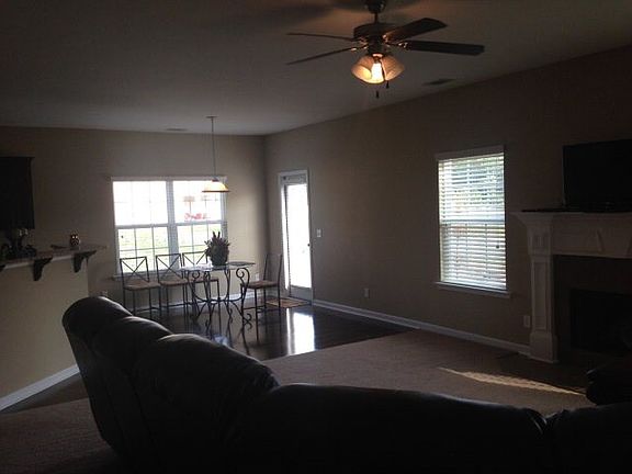 3rd image of 562 Mustang Ln NE