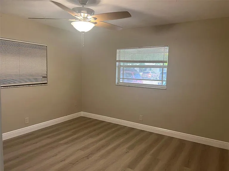 420 SE 13th Dr — Photo 5