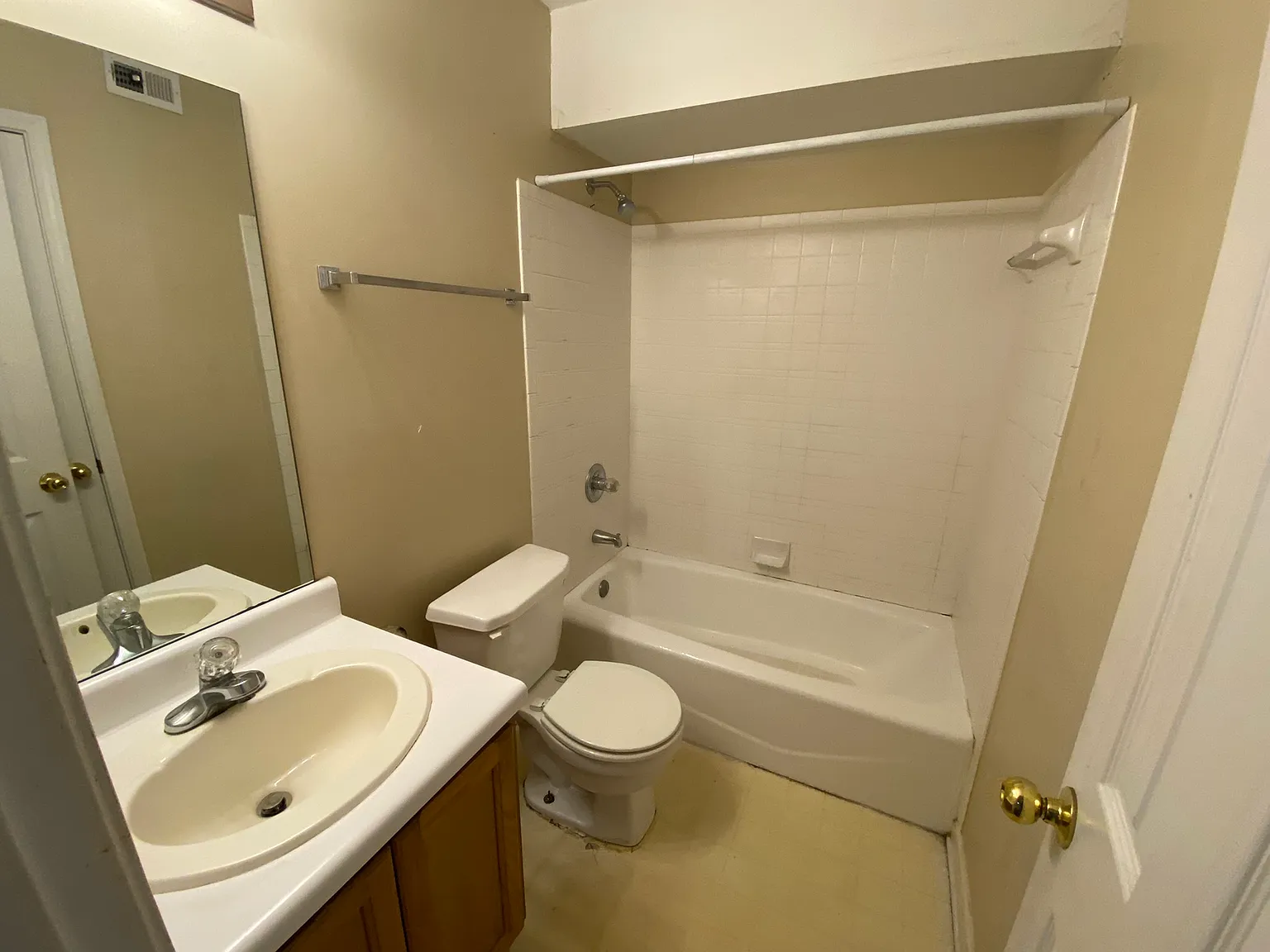 Creekside Apartments — Photo 3