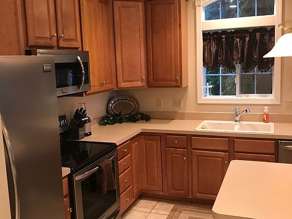 4th image of 10252 Wildflower Way