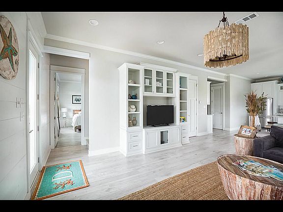 4th image of 2570 Tide Dr