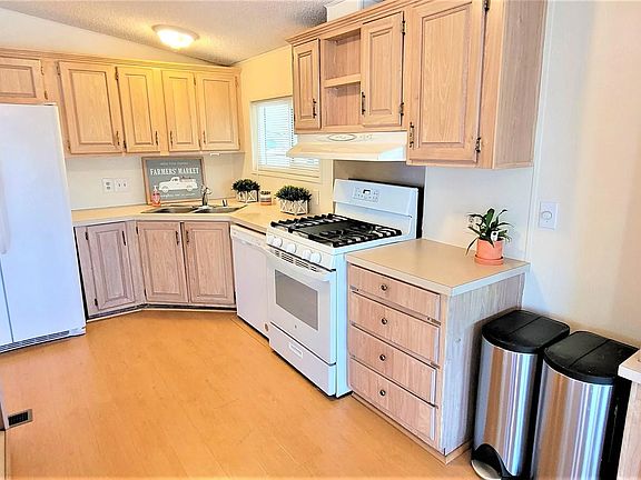 4th image of 13913 Hibiscus Ave #28