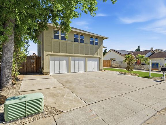 3rd image of 851 Tennis Ln