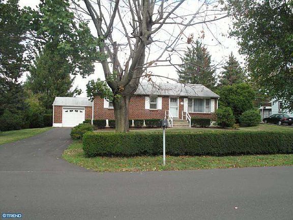 2nd image of 222 Pine Ave