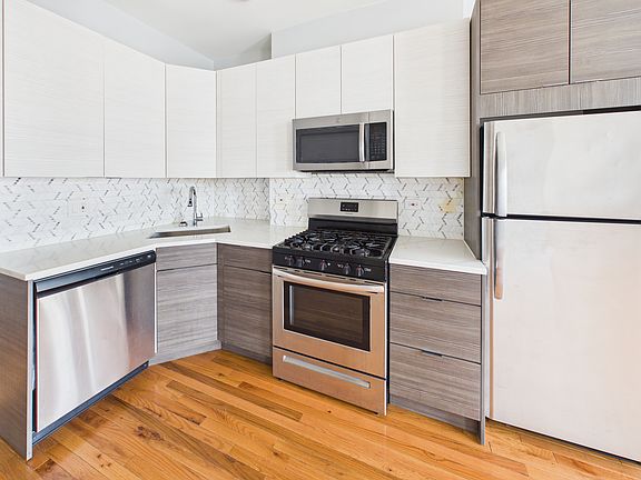 2nd image of 2731 W Lexington St #3F