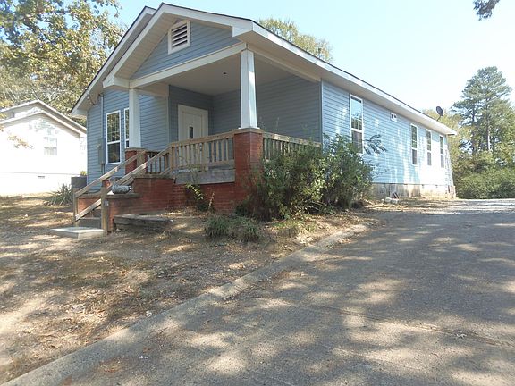 In good neighborhood. Close to schools and shopping.