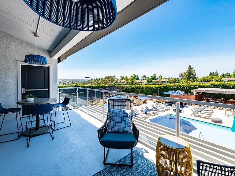 Aliso Creek Apartments — Photo 9