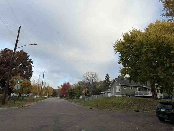 Exterior Neighborhood (street photo)