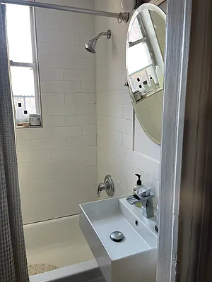 Rented by Argy Realty Inc | media 22