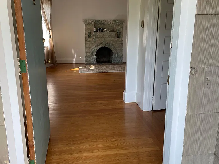 334 49th St — Photo 3