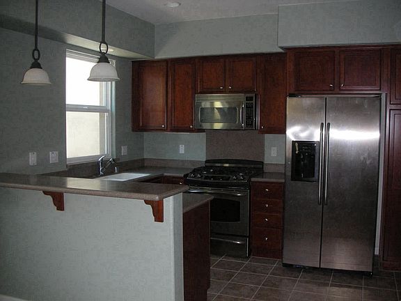 3rd image of 2710 Holly St