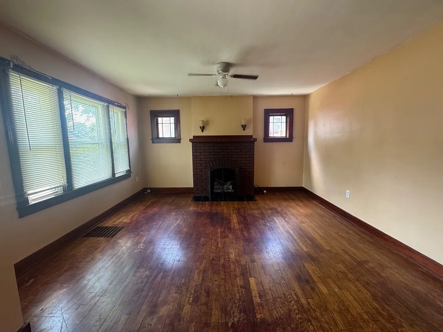 3200 Shelby Ave — Photo 2