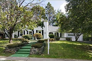 2nd image of 76 Clinton Dr W