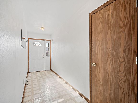 3rd image of 1088 E Stonewood Dr