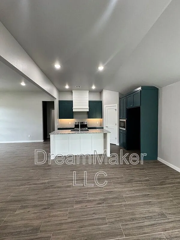 4 bed, 2.0 bath, 1742 sqft, $2,195 — Photo 4