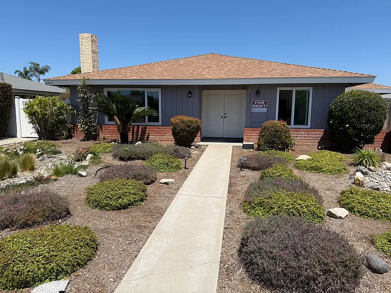 2711 N Berkeley St — Photo 1