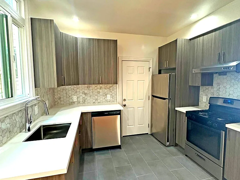 1645 Hyde St #3 — Photo 2