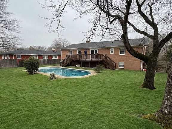 4th image of 6807 Robinia Rd