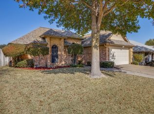 1511 Lincoln Dr, Mansfield, TX 76063