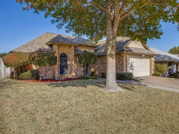 1511 Lincoln Dr, Mansfield, TX 76063