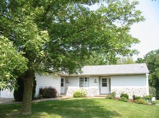 2218 E 38th Street Pl, Davenport, IA 52807