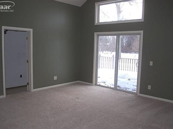 3rd image of 16122 Knobhill Dr
