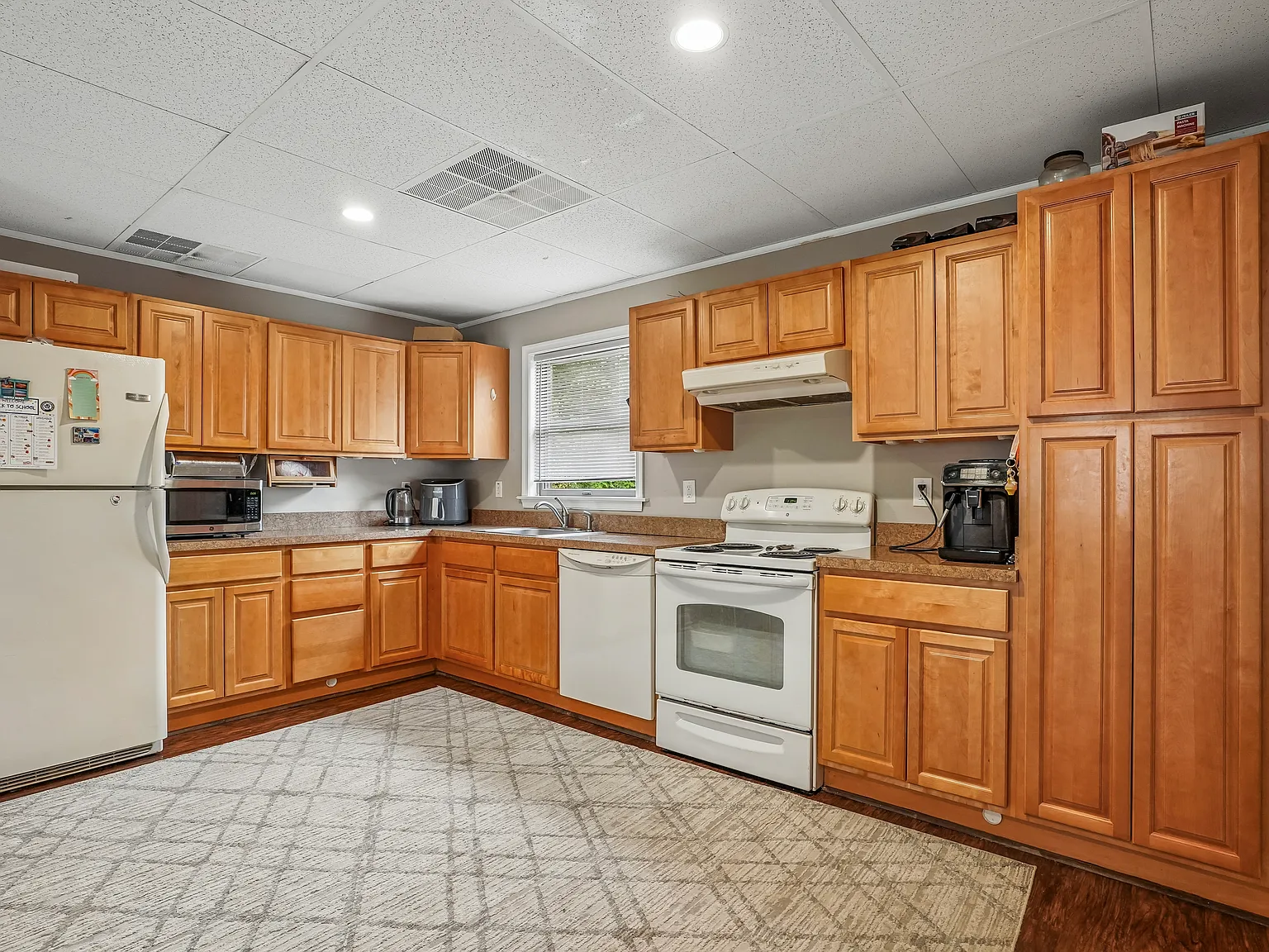 2 bed, $2,000 — Photo 3