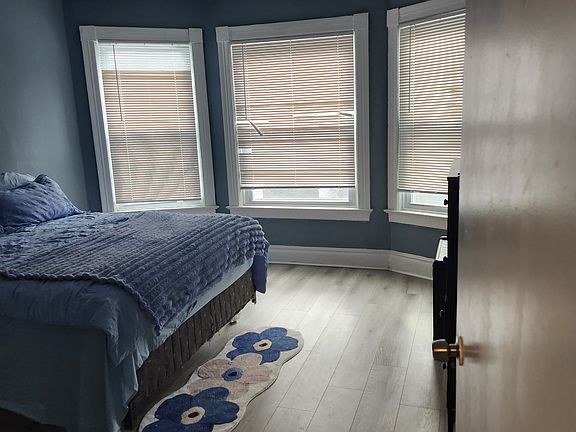 5th image of 141 Peter St #1